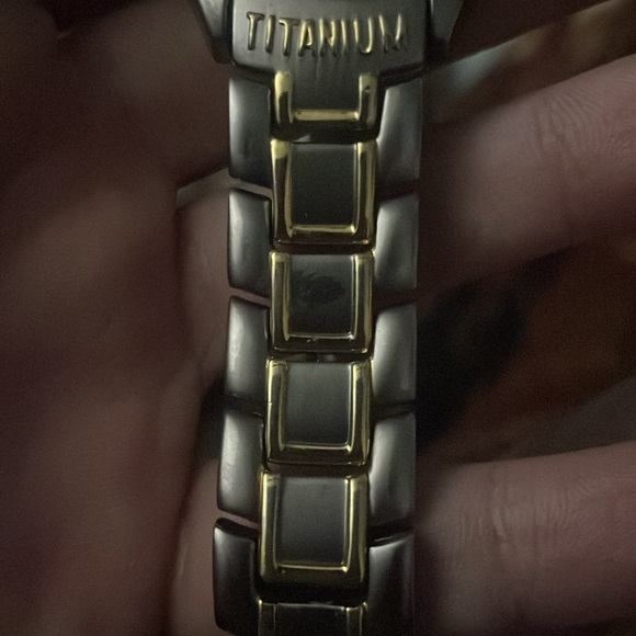 PreOwned Vintage Antique Citizen Titanium Quartz With Invicta Original Box . - Picture 4 of 11